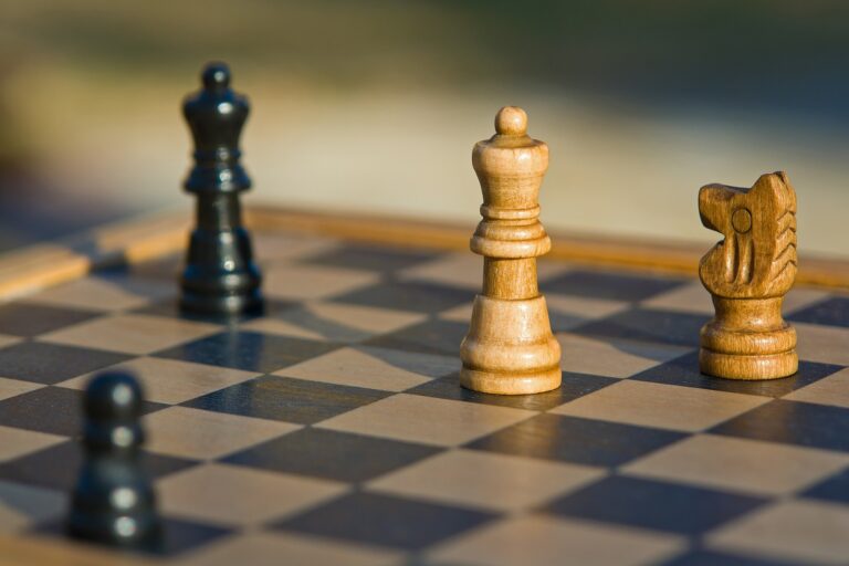 Piezas de ajedrez como metáfora de una estrategia de contenidos